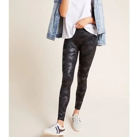 Spanx Black Metallic Camo Faux Leather Matte Leggings Size XS - Picture 1 of 9